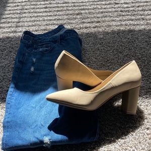 NWOT: These beautiful beige heels are new without tags! Size: 10